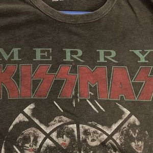 Merry KISSMAS tee
